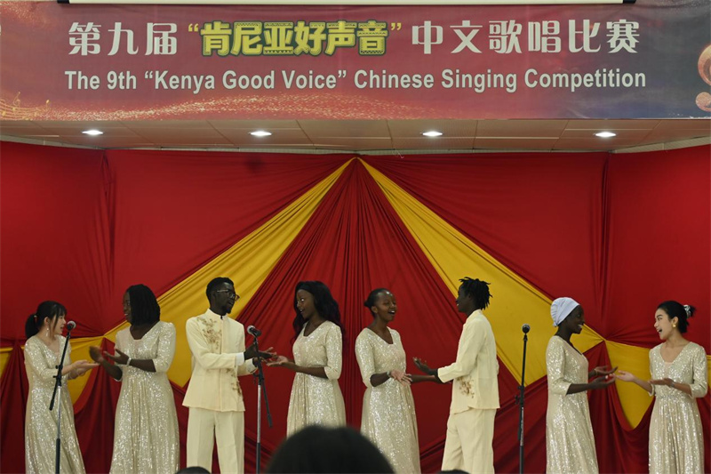 在暖场环节，孔子学院师生演唱歌曲《学好中国话》。肯雅塔大学孔子学院供图