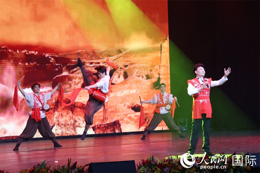 陕北民歌劳动号子《黄河船夫曲》，以高亢的声调和明快的节奏，唱出黄河的九曲回环。人民网记者樊帆 摄