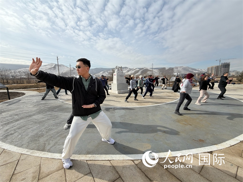 图为太极拳习练活动现场。人民网记者 张朋辉摄