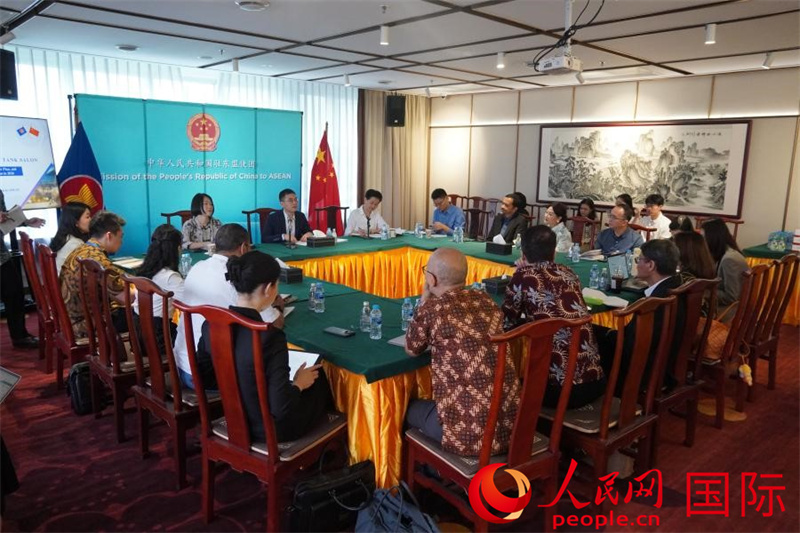 3月26日,中国驻东盟使团以“共享中国高质量发展新机遇”为主题举办媒体智库沙龙。人民网 曹师韵摄