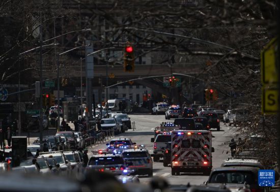 3月26日，载有马杜罗夫妇的车队离开美国纽约南区联邦地区法院。新华社发（周焕新摄）