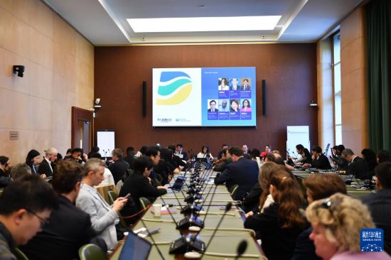 这是4月21日在瑞士日内瓦万国宫拍摄的2026数字世界大会现场。新华社记者 连漪 摄